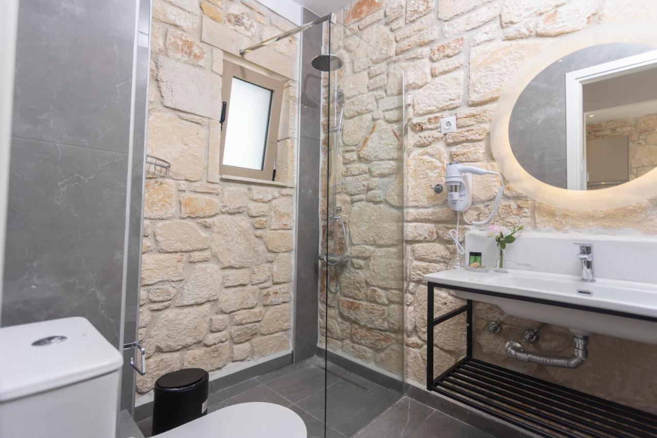 Anna Mare Luxury Apartments Afytos Ngoại thất bức ảnh