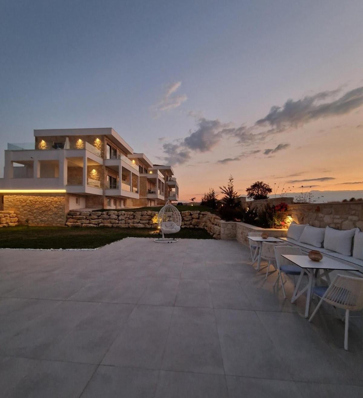 Anna Mare Luxury Apartments Afytos Ngoại thất bức ảnh